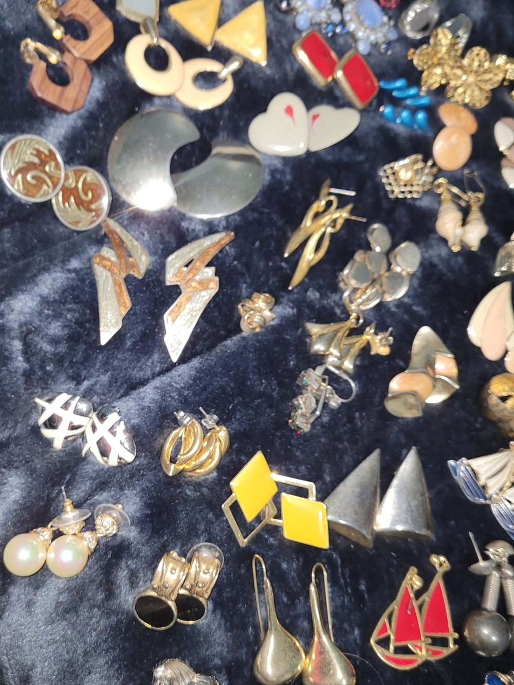 Vintage 1980's Lot Of 45 Pair Earrings - Picture 2 of 7
